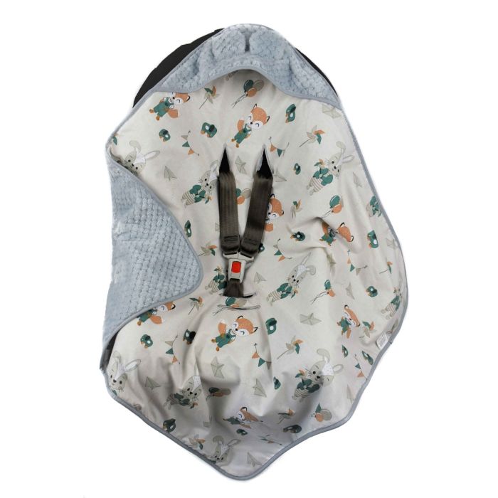 Pledas - vokelis automobilinei kėdutei "Sugar land" 80x80 cm pilkas
Su pilku pliušu ir zuikučiais