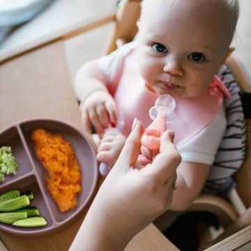 Babyono lanktūs šaukštai kūdikiui (geltonas ir pilkas)
